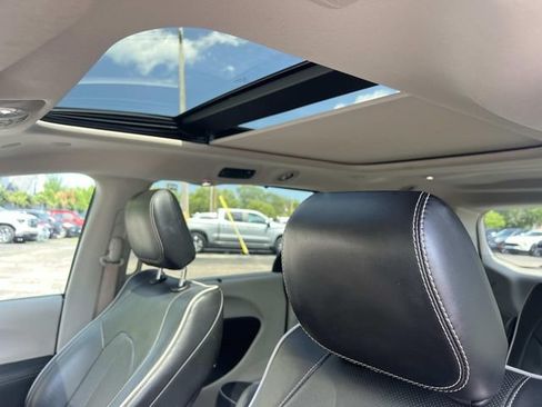 Used 2023 Chrysler Pacifica Limited FWD image 20