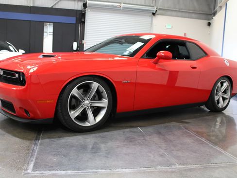 Used 2015 Dodge Challenger R/T w/ Quick Order Package 28B R/T RWD image 7