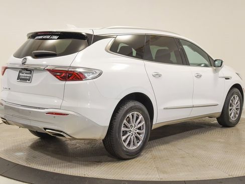 Used 2024 Buick Enclave Premium image 9