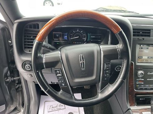 Used 2017 Lincoln Navigator Select image 14