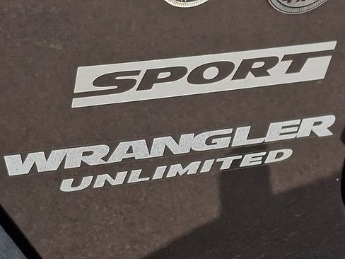 Used 2014 Jeep Wrangler Unlimited Sport w/ Quick Order Package 24S AWD/4WD image 9
