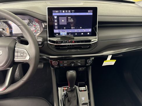 New 2026 Jeep Compass Latitude image 22