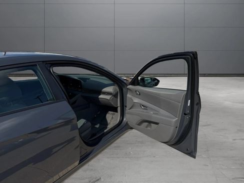 Used 2023 Hyundai Elantra SEL FWD image 21