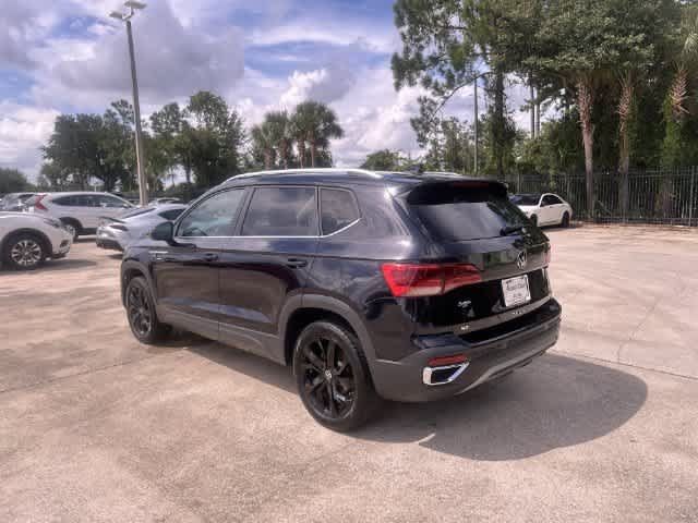 Used 2024 Volkswagen Taos SE w/ Black Wheel Package FWD image 11