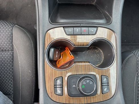 Used 2023 GMC Acadia SLE w/ Driver Convenience Package image 16