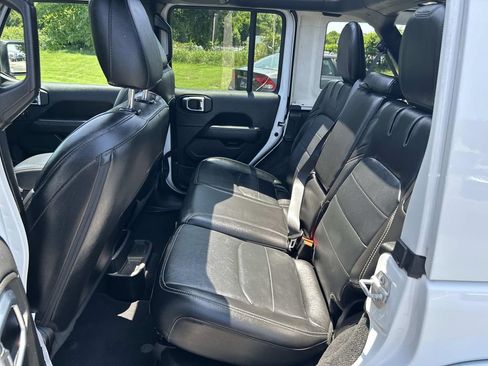 Used 2023 Jeep Wrangler Unlimited Sahara w/ Cold Weather Group AWD/4WD image 20