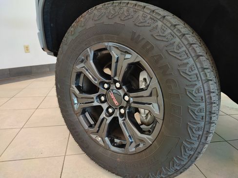 Used 2025 GMC Canyon Elevation w/ Convenience Package AWD/4WD image 24