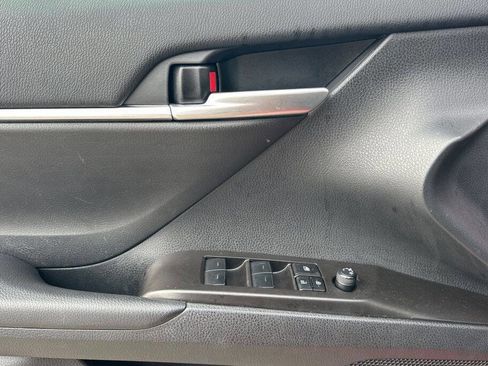 Used 2024 Toyota Camry SE image 11