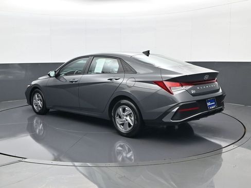 Certified 2024 Hyundai Elantra SE image 7