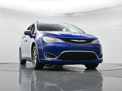 Used 2020 Chrysler Pacifica Limited FWD image 40