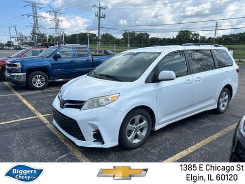 Used 2019 Toyota Sienna LE FWD image 1