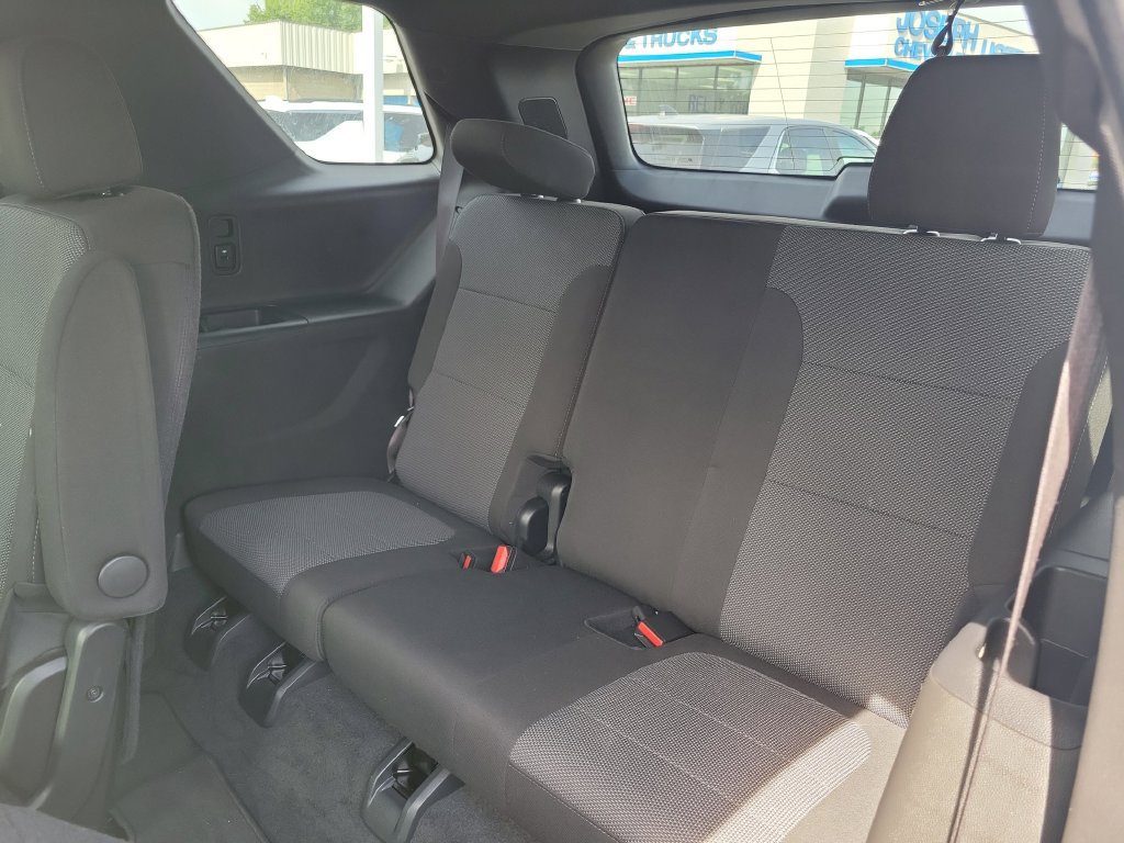 Used 2023 Chevrolet Traverse LT FWD image 16
