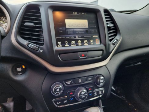 Used 2016 Jeep Cherokee Limited image 9