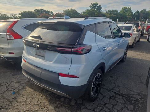 Used 2023 Chevrolet Bolt EUV Premier w/ Sun & Sound Package FWD image 4