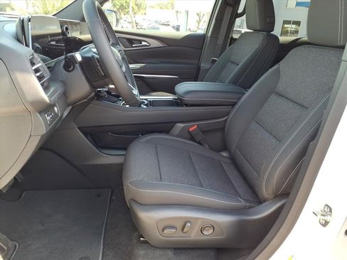 New 2026 Chevrolet Traverse LT image 9