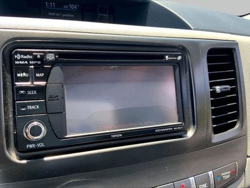 Used 2014 Toyota Sienna XLE FWD image 27