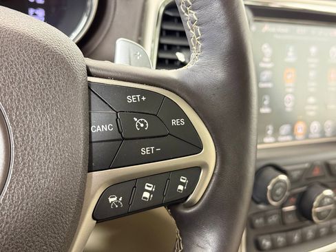 Used 2017 Jeep Grand Cherokee Overland w/ Jeep Active Safety Group image 29