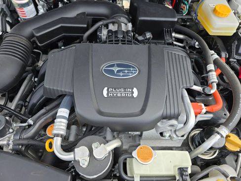 Certified 2023 Subaru Crosstrek Hybrid w/ Moonroof Package w/Navigation AWD/4WD image 9