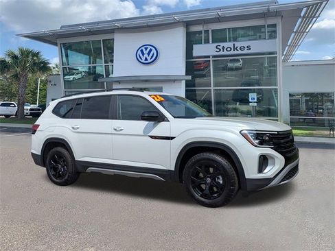 New 2026 Volkswagen Atlas Peak Edition image 2