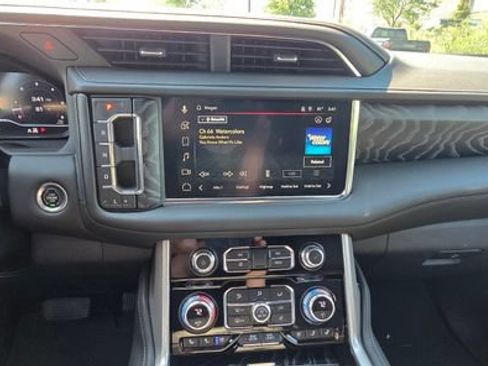 Used 2023 GMC Yukon XL Denali w/ Denali Reserve Package AWD/4WD image 10