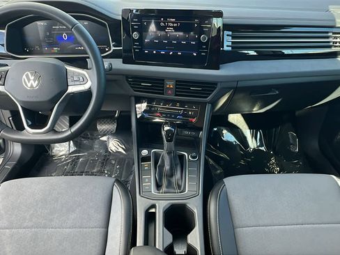 Used 2025 Volkswagen Jetta SE image 26