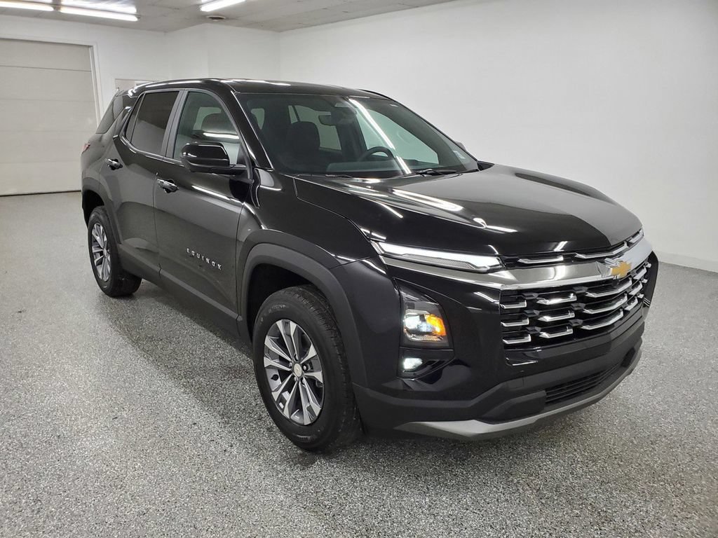 Used 2025 Chevrolet Equinox LT w/ Safety and Technology Package FWD image 3