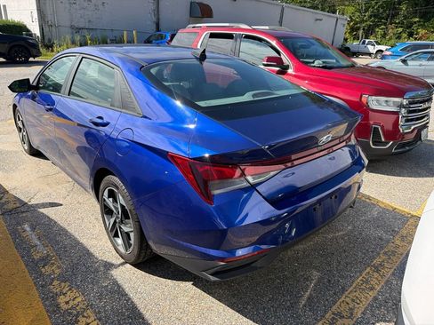 Used 2023 Hyundai Elantra SEL w/ Convenience Package FWD image 2