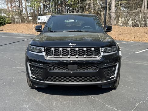 New 2026 Jeep Grand Cherokee Limited w/ Luxury Tech Group II AWD/4WD image 2
