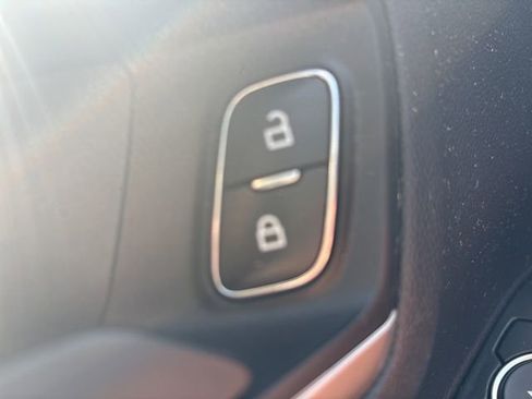 Used 2022 Ford Escape SE w/ SE Sport Appearance Package FWD image 18
