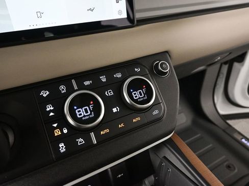 Used 2024 Land Rover Defender 110 X-Dynamic SE image 13