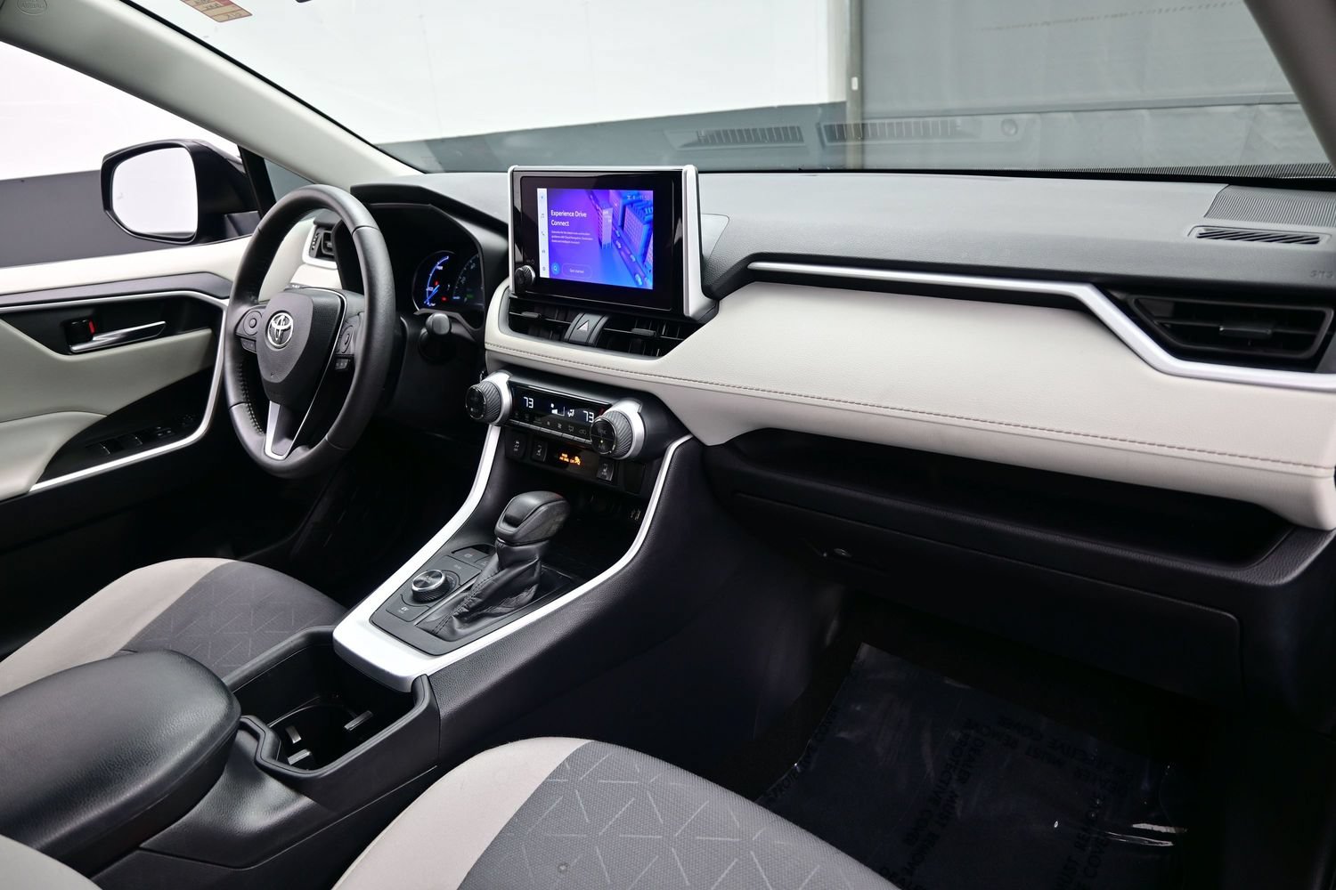 Used 2024 Toyota RAV4 XLE w/ Weather Package AWD/4WD image 15