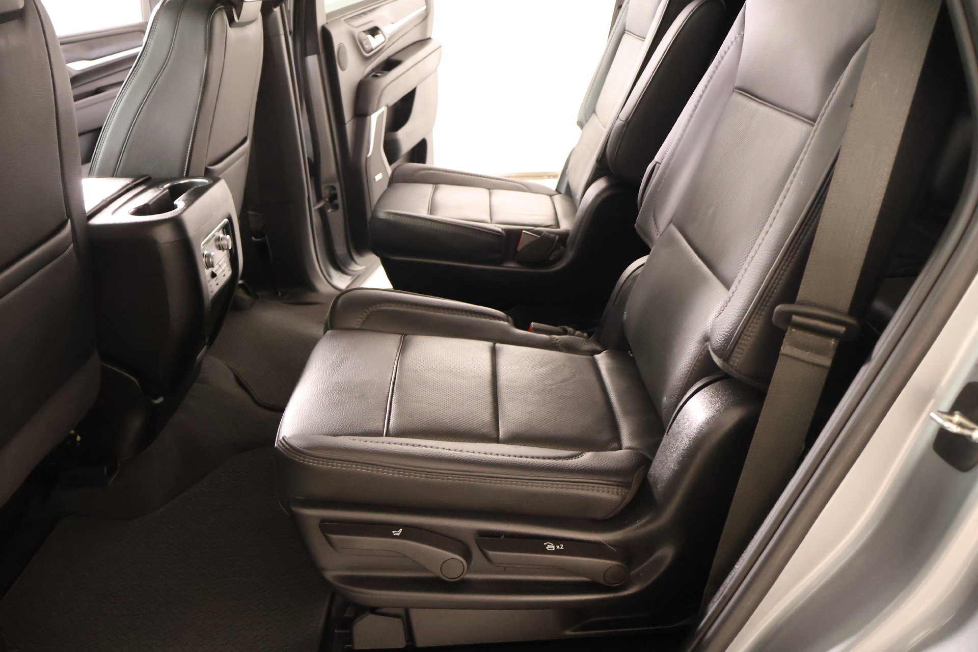 Used 2024 GMC Yukon Denali w/ Denali Reserve Package AWD/4WD image 13