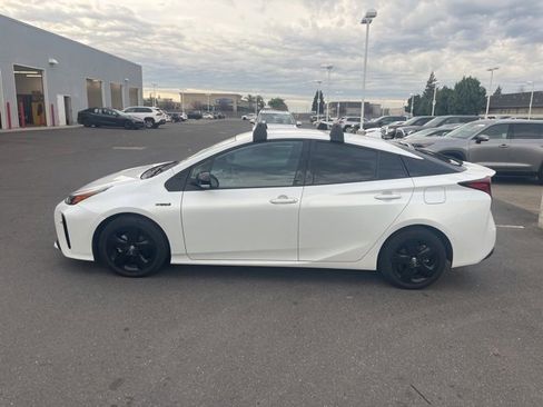 Used 2021 Toyota Prius image 8