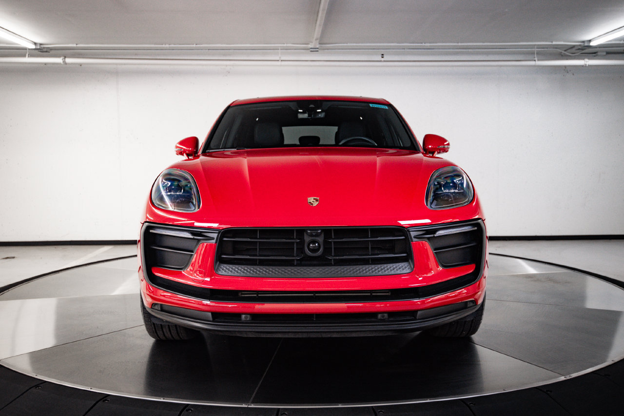 Certified 2026 Porsche Macan AWD/4WD image 10