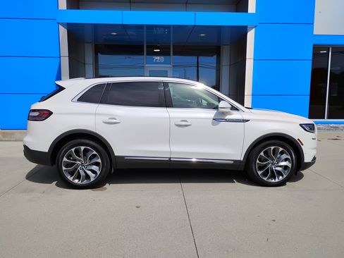 Used 2021 Lincoln Nautilus Reserve w/ Equipment Group 201A AWD/4WD image 2