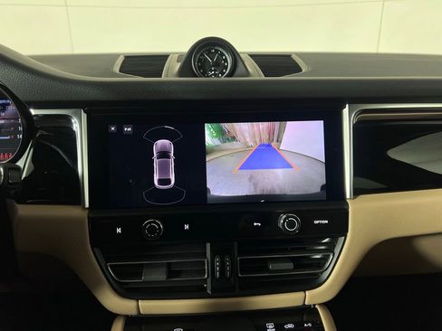 Certified 2023 Porsche Macan Turbo AWD/4WD image 33