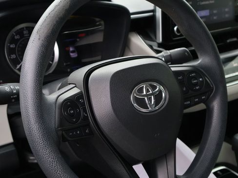 Used 2020 Toyota Corolla LE FWD image 17