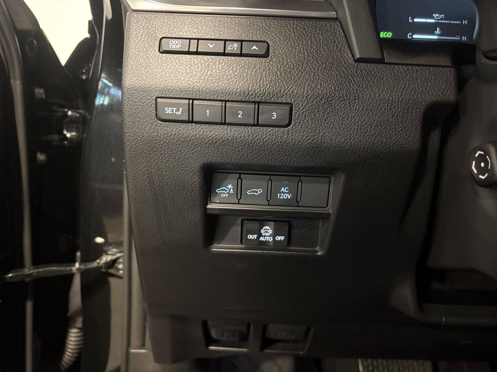 Used 2026 Lexus GX 550 w/ Accessory Package (2T) AWD/4WD image 22