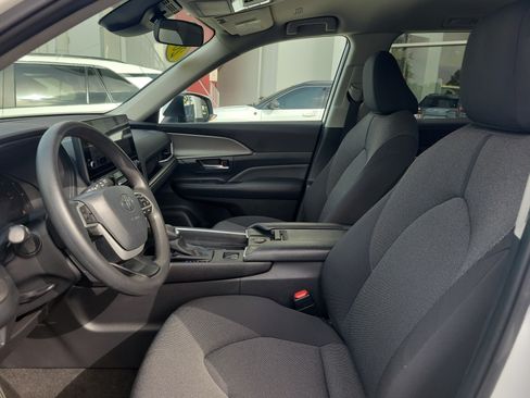 Used 2025 Toyota Grand Highlander FWD image 23