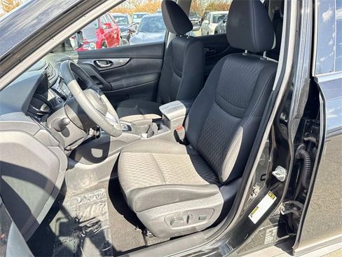 Used 2017 Nissan Rogue SV w/ SV Premium Package image 14