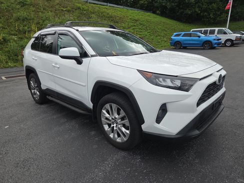 Used 2019 Toyota RAV4 LE AWD/4WD image 1