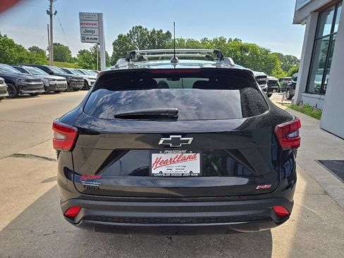 Used 2025 Chevrolet Trax RS w/ Sunroof Package FWD image 10