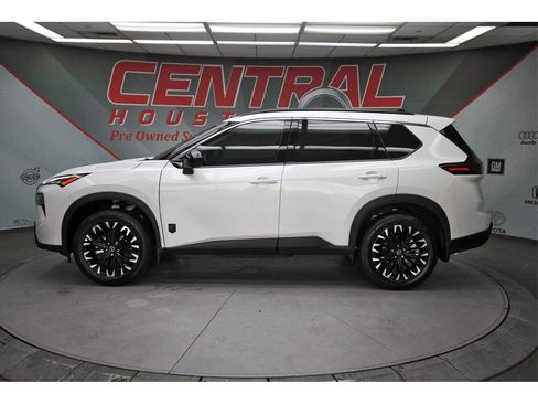 New 2026 Nissan Rogue SV image 3