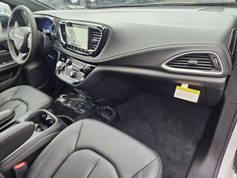 New 2026 Chrysler Pacifica Select FWD image 23