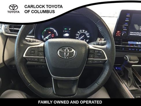 Used 2024 Toyota Sienna XLE FWD image 24