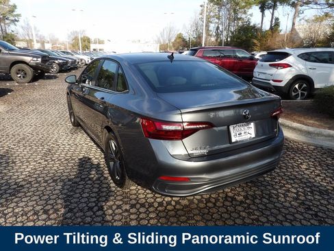 Used 2023 Volkswagen Jetta SE image 8