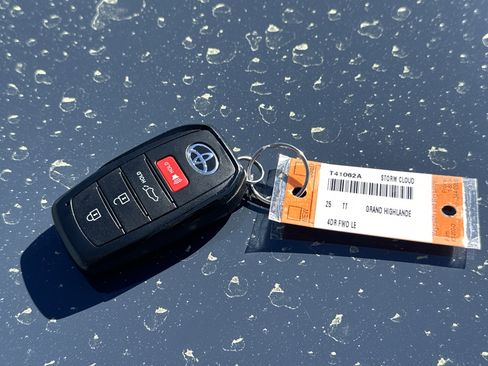 Used 2025 Toyota Grand Highlander LE image 35