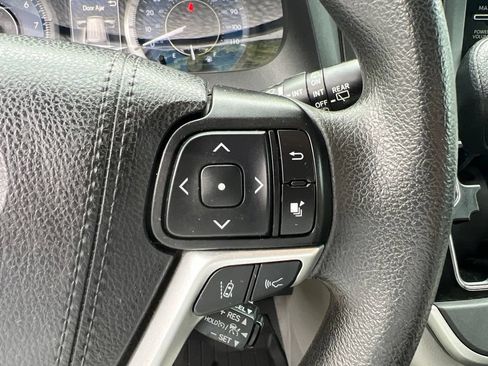 Used 2020 Toyota Sienna LE AWD/4WD image 32