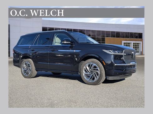 Certified 2025 Lincoln Navigator Reserve image 1