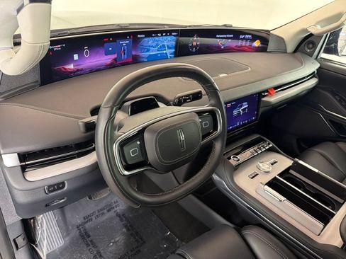 Used 2025 Lincoln Navigator Reserve AWD/4WD image 12